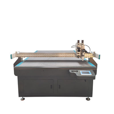 Araba Mat Kesme 1625 Çalışma Boyutu için Cnc Salınımlı Bıçak Kesme Makinesi